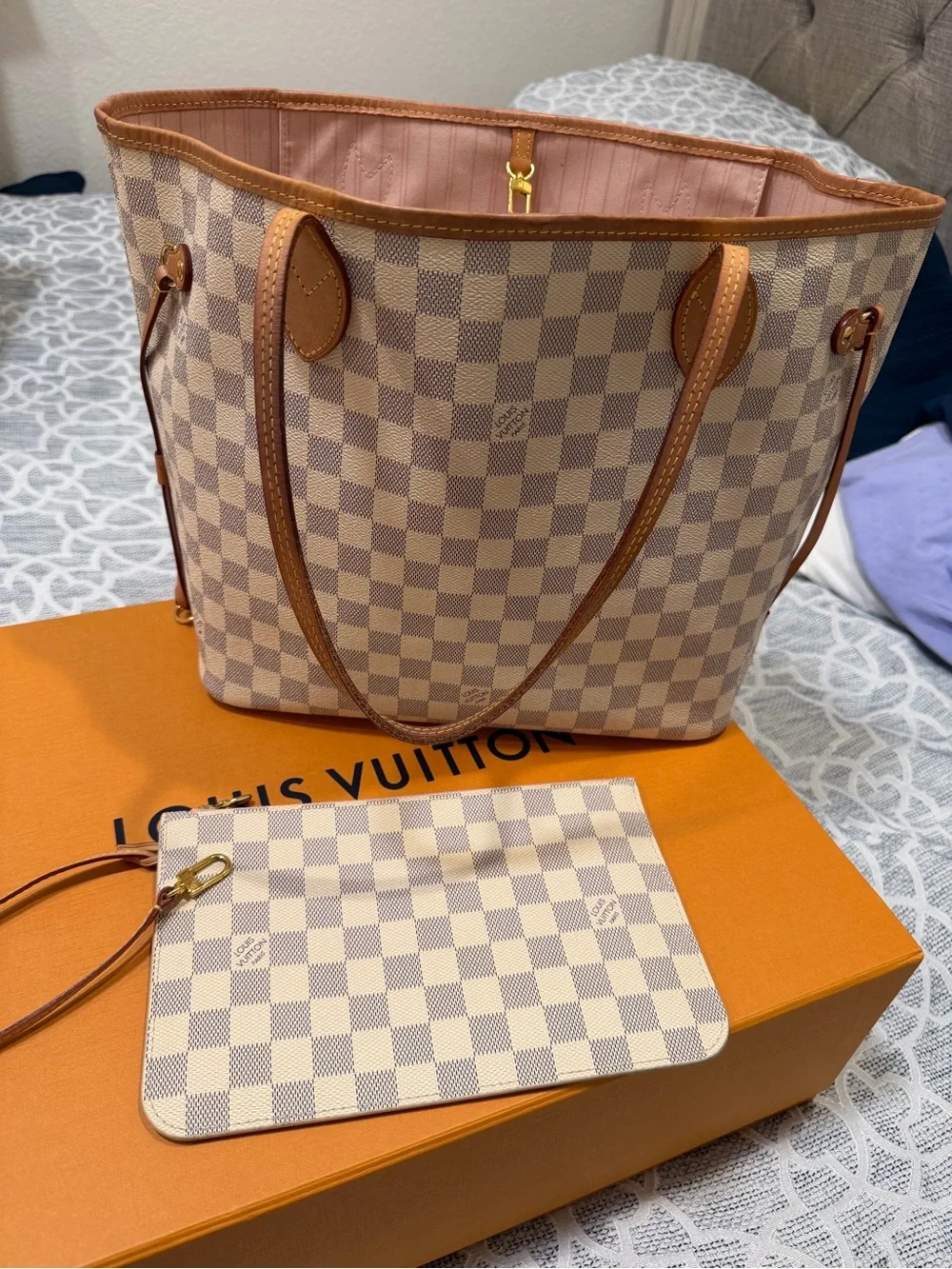 Louis Vuitton Damier Azur Canvas Neverfull MM Tote in Beige with Pink Interior - Picture 1 of 17